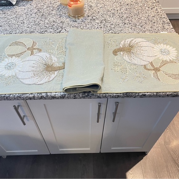 Tahari Fall Table Runner Pumpkin - Picture 7 of 9